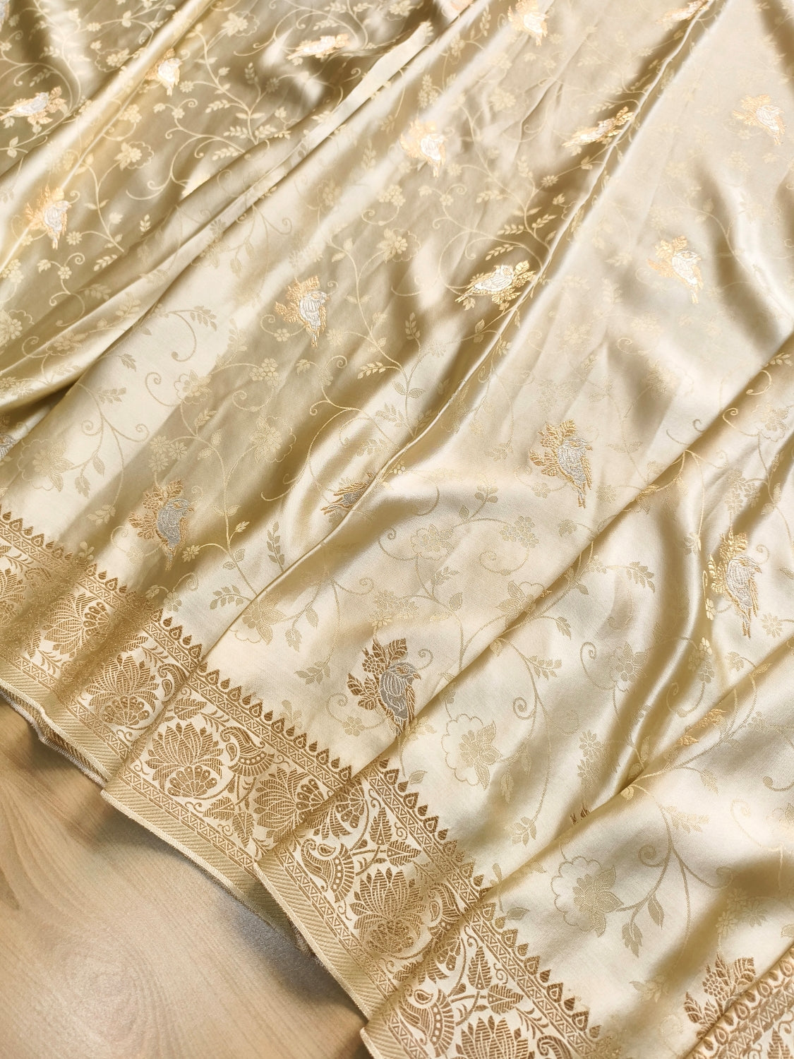 Off White Floral Jaal Tanchui Banarasi Mashru Silk Saree