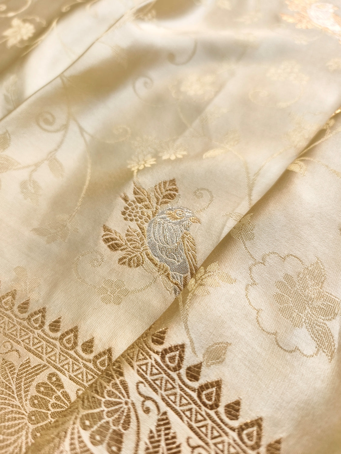 Off White Floral Jaal Tanchui Banarasi Mashru Silk Saree