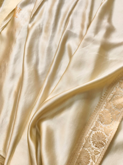 Off White Floral Jaal Tanchui Banarasi Mashru Silk Saree