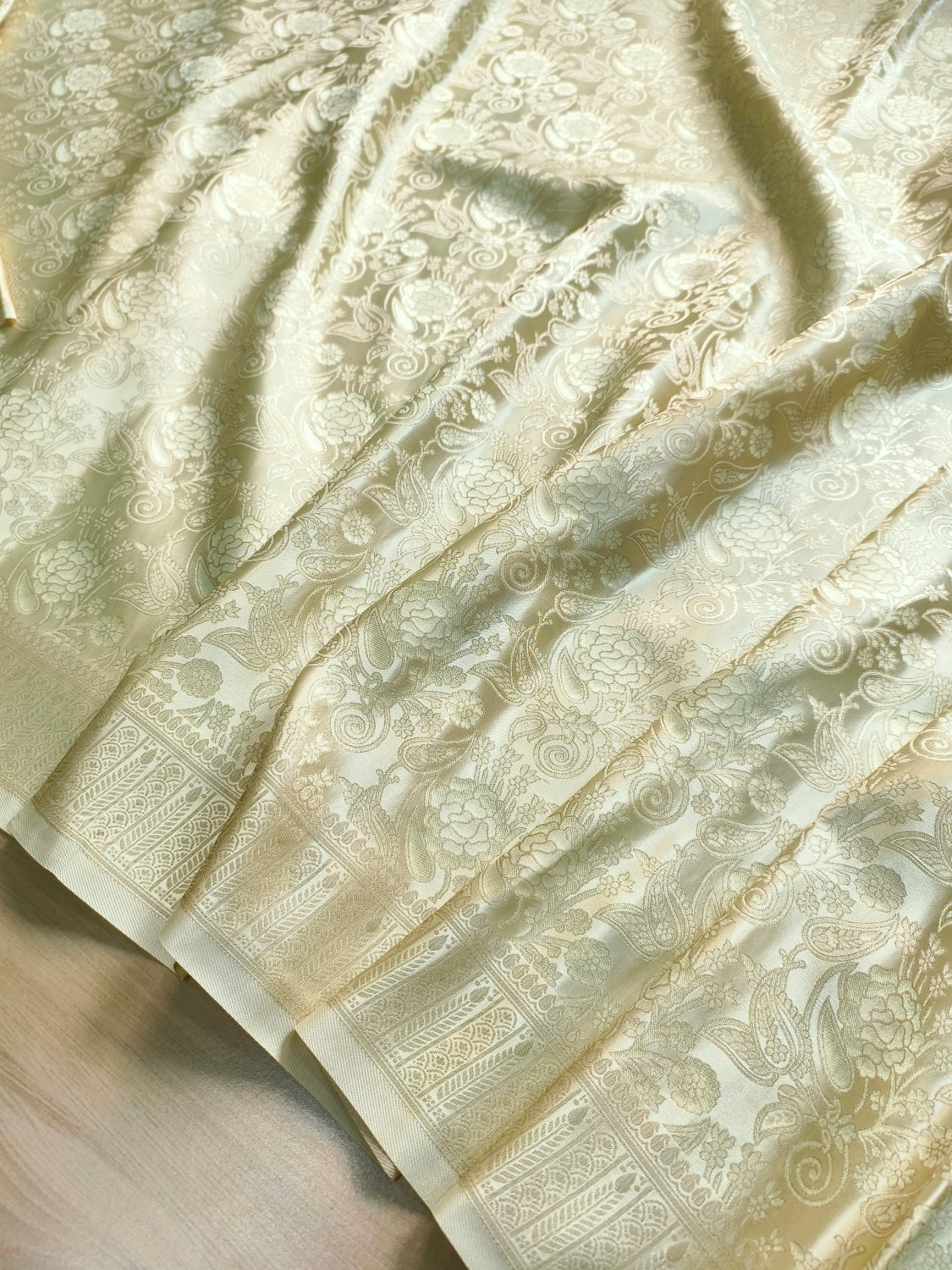 Pastel Green Floral Jaal Tanchui Banarasi Mashru Silk Saree