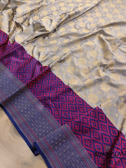 Pastel Grey Pure Katan Silk Handloom Double Tana Banarasi Saree with Big Blue Contrast Border