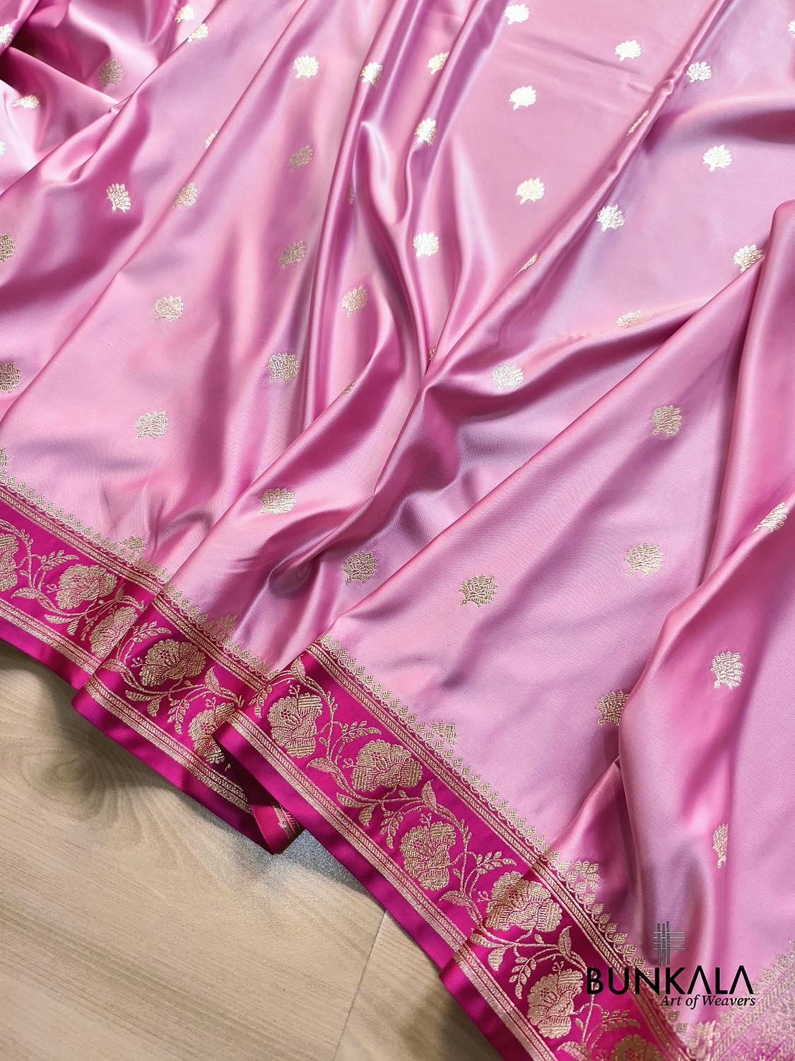 Baby Pink Buti with Contrast Border Pallu Weaved Banarasi Mashru Silk Saree