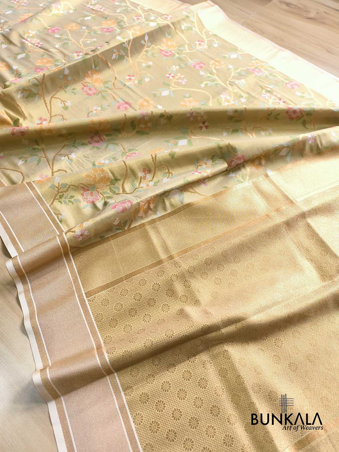 Beige Jamdani Banarasi Floral Jaal Meenakari Weaved Tissue Saree