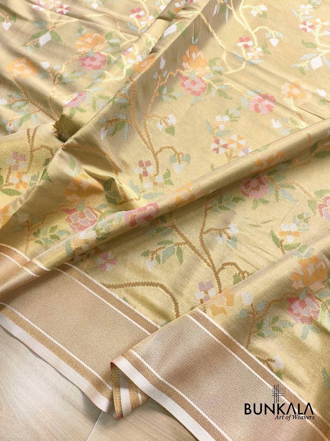 Beige Jamdani Banarasi Floral Jaal Meenakari Weaved Tissue Saree