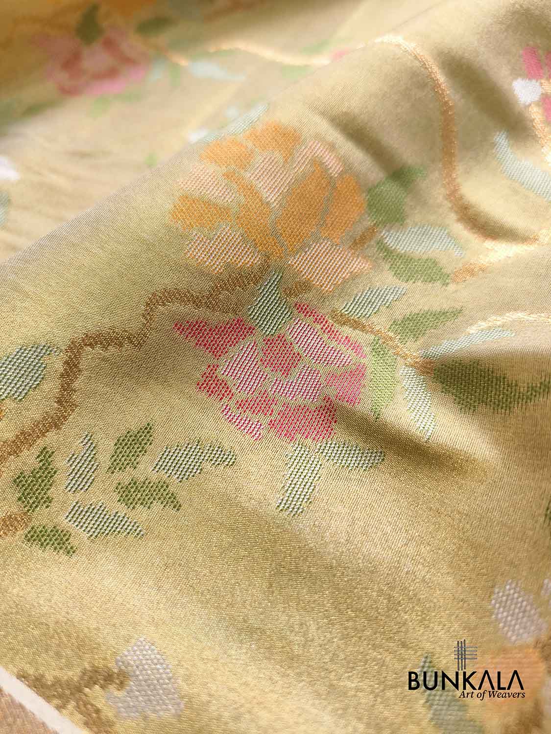 Beige Jamdani Banarasi Floral Jaal Meenakari Weaved Tissue Saree
