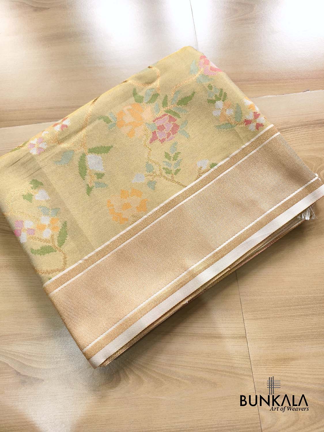 Beige Jamdani Banarasi Floral Jaal Meenakari Weaved Tissue Saree