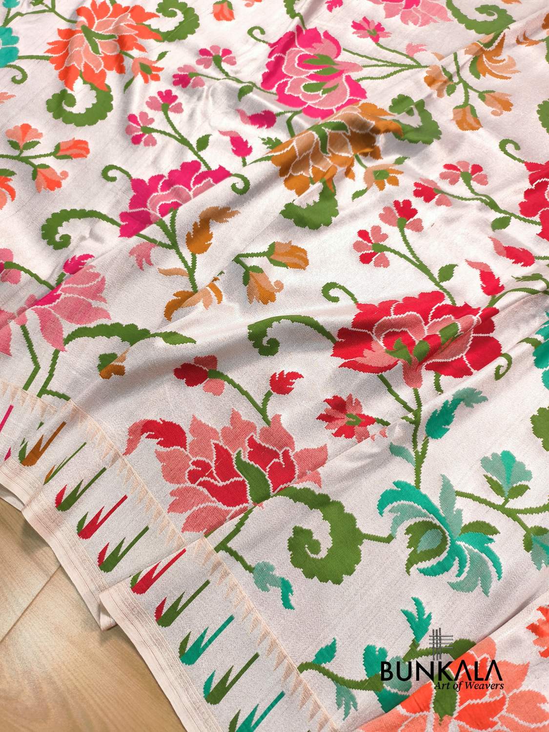 Beige Pure Tusser Georgette Meenakari Floral Work Handloom Banarasi Saree 