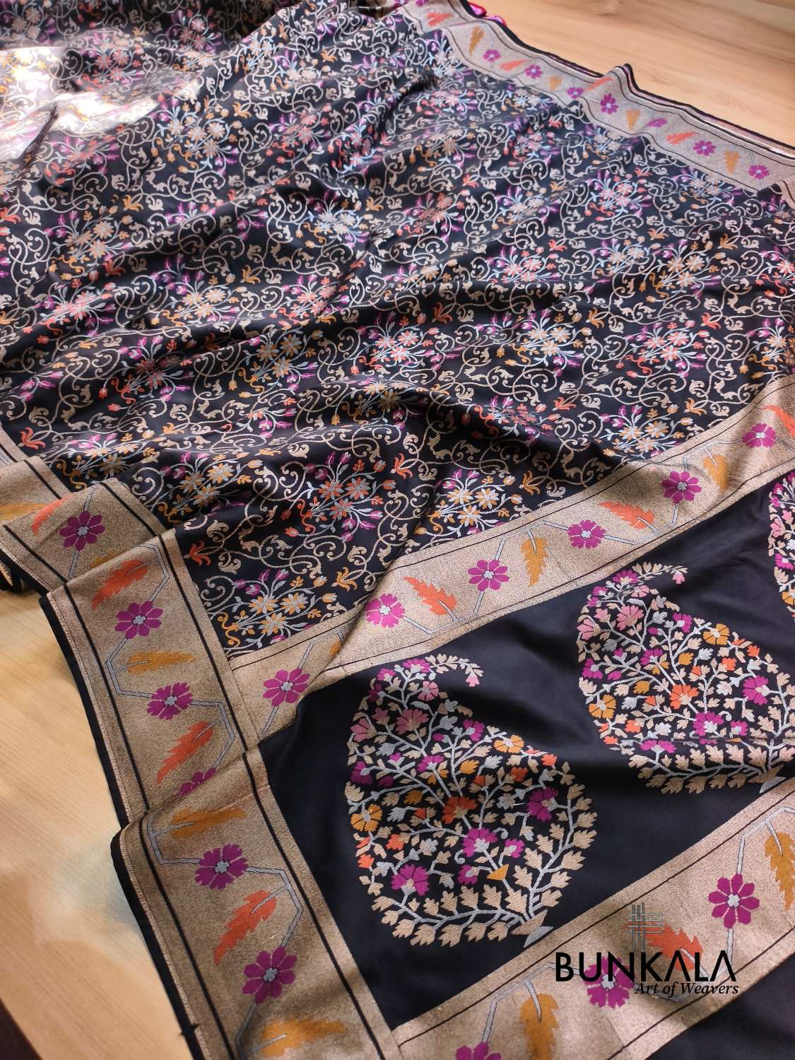 Black Ektara Banarasi Jamdani Meenakari Weaved Silk Saree 