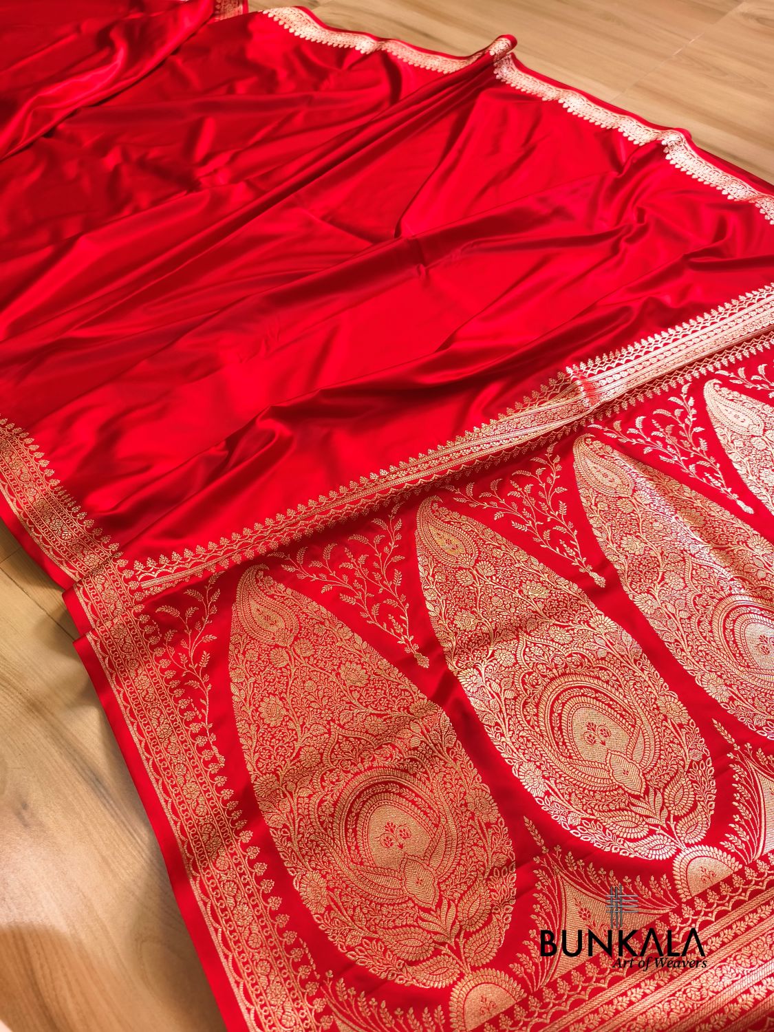 Bridal Red Plain Banarasi Mashru Soft Silk Saree with Paisley Pallu 