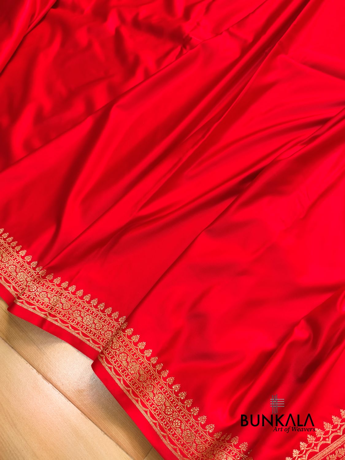 Bridal Red Plain Banarasi Mashru Soft Silk Saree with Paisley Pallu 