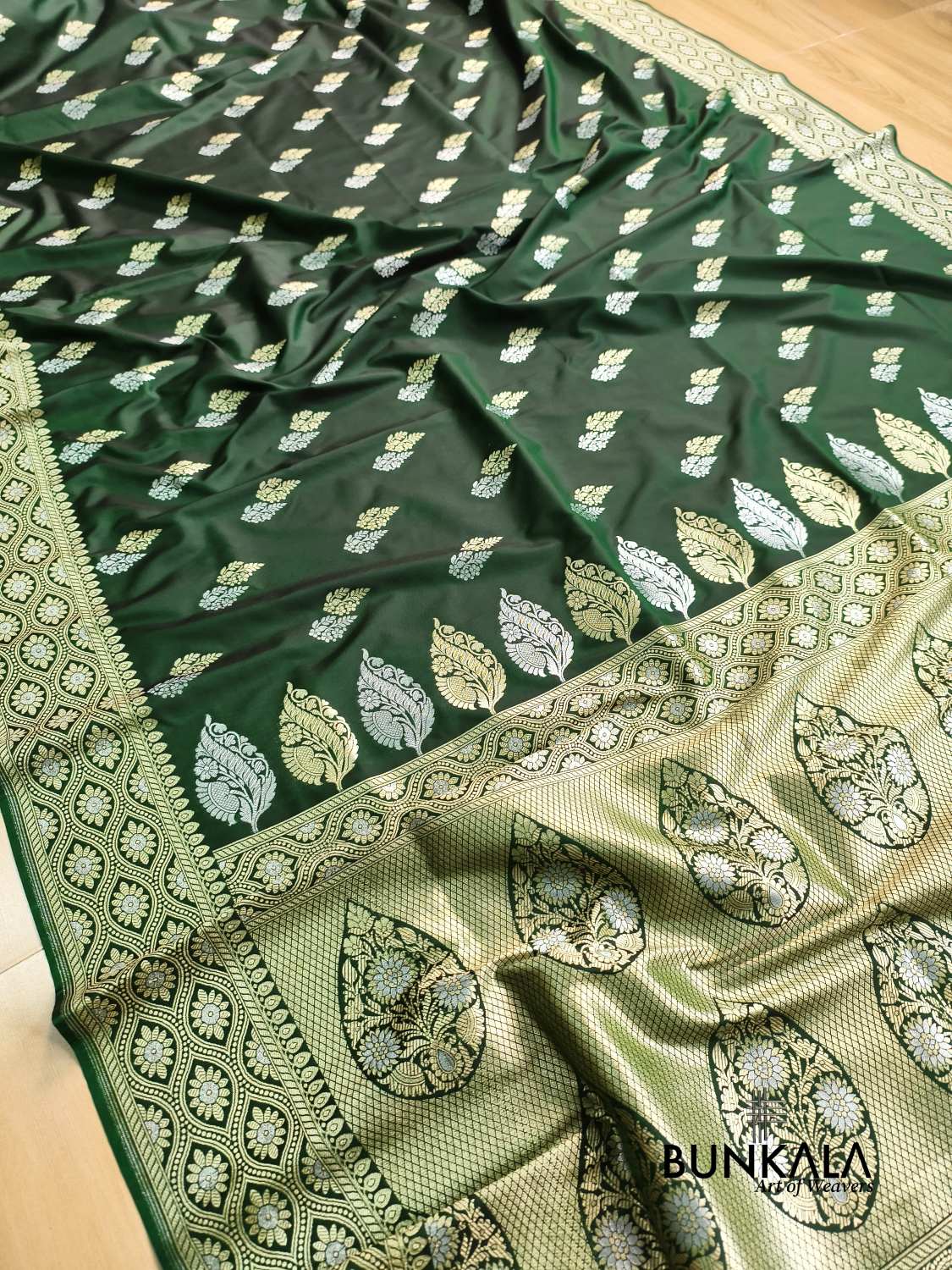 Deep Green Sona Rupa Booti Banarasi Silk Saree