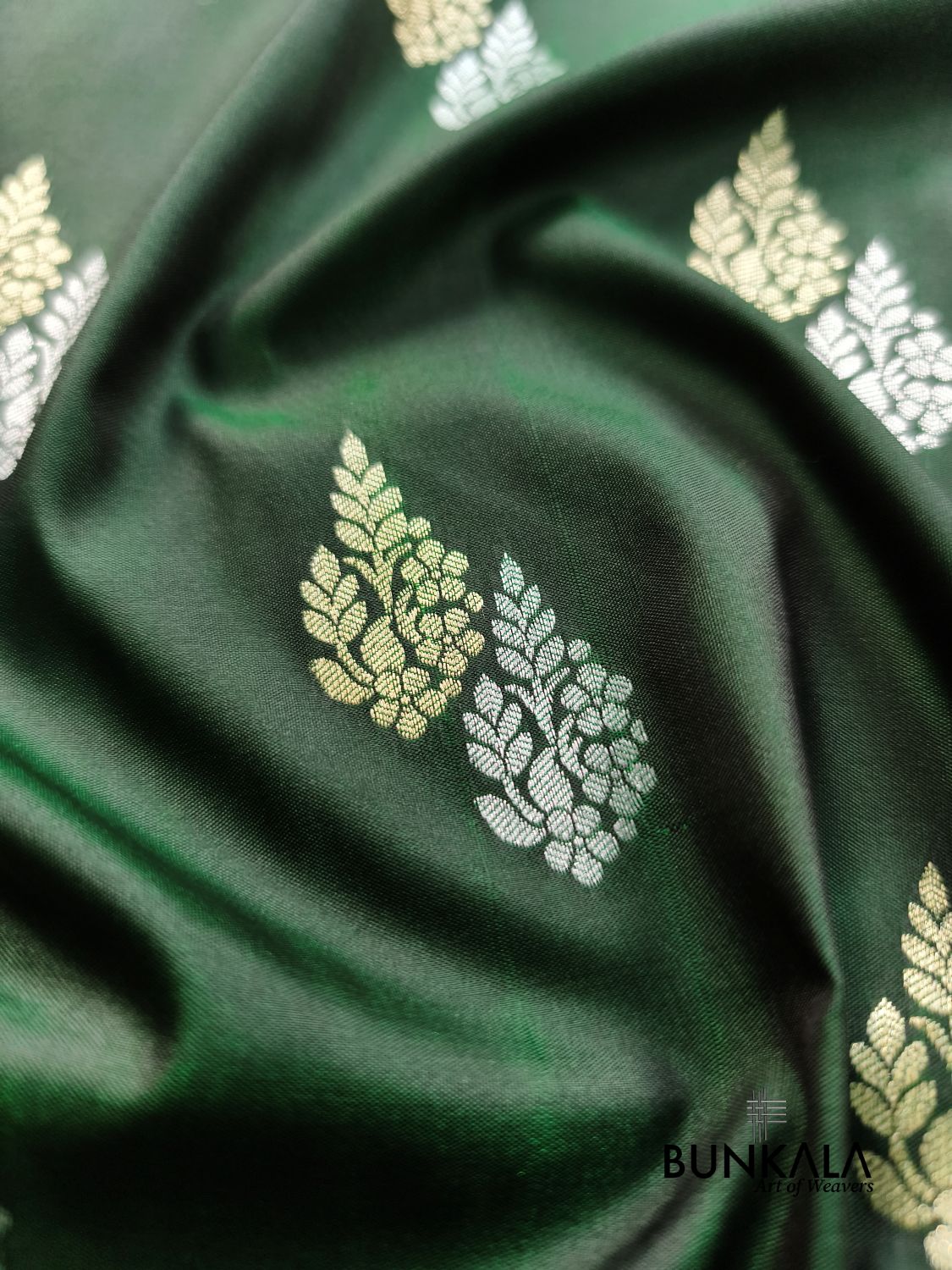 Deep Green Sona Rupa Booti Banarasi Silk Saree