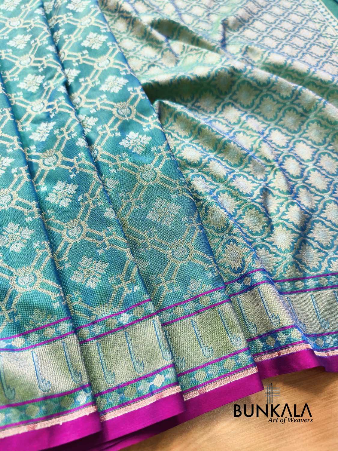 Dual Shade Blue Ektara Banarasi Jamdani Geometric Weaved Silk Saree