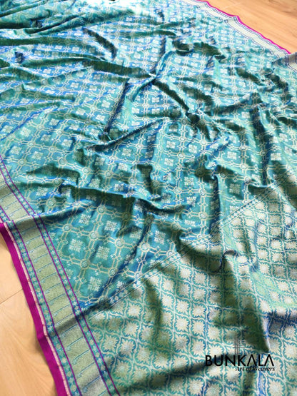 Dual Shade Blue Ektara Banarasi Jamdani Geometric Weaved Silk Saree