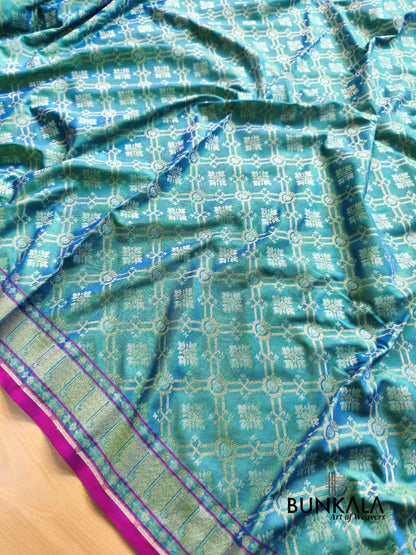 Dual Shade Blue Ektara Banarasi Jamdani Geometric Weaved Silk Saree