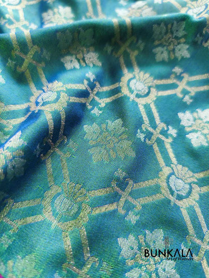 Dual Shade Blue Ektara Banarasi Jamdani Geometric Weaved Silk Saree