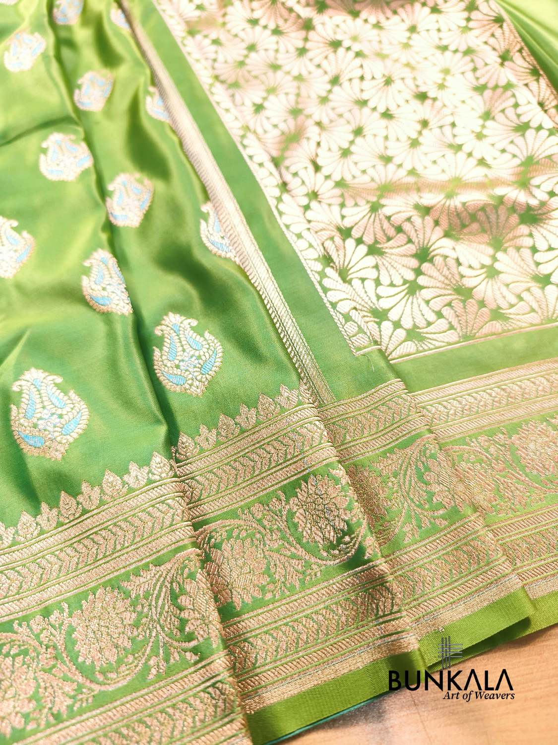 Dual Shade Green Meena Vintage Buti Banarasi Mashru Silk Saree 