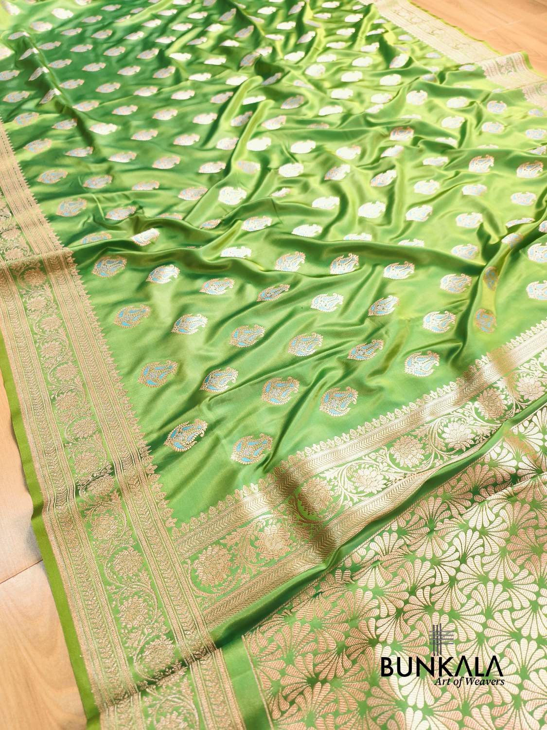 Dual Shade Green Meena Vintage Buti Banarasi Mashru Silk Saree 