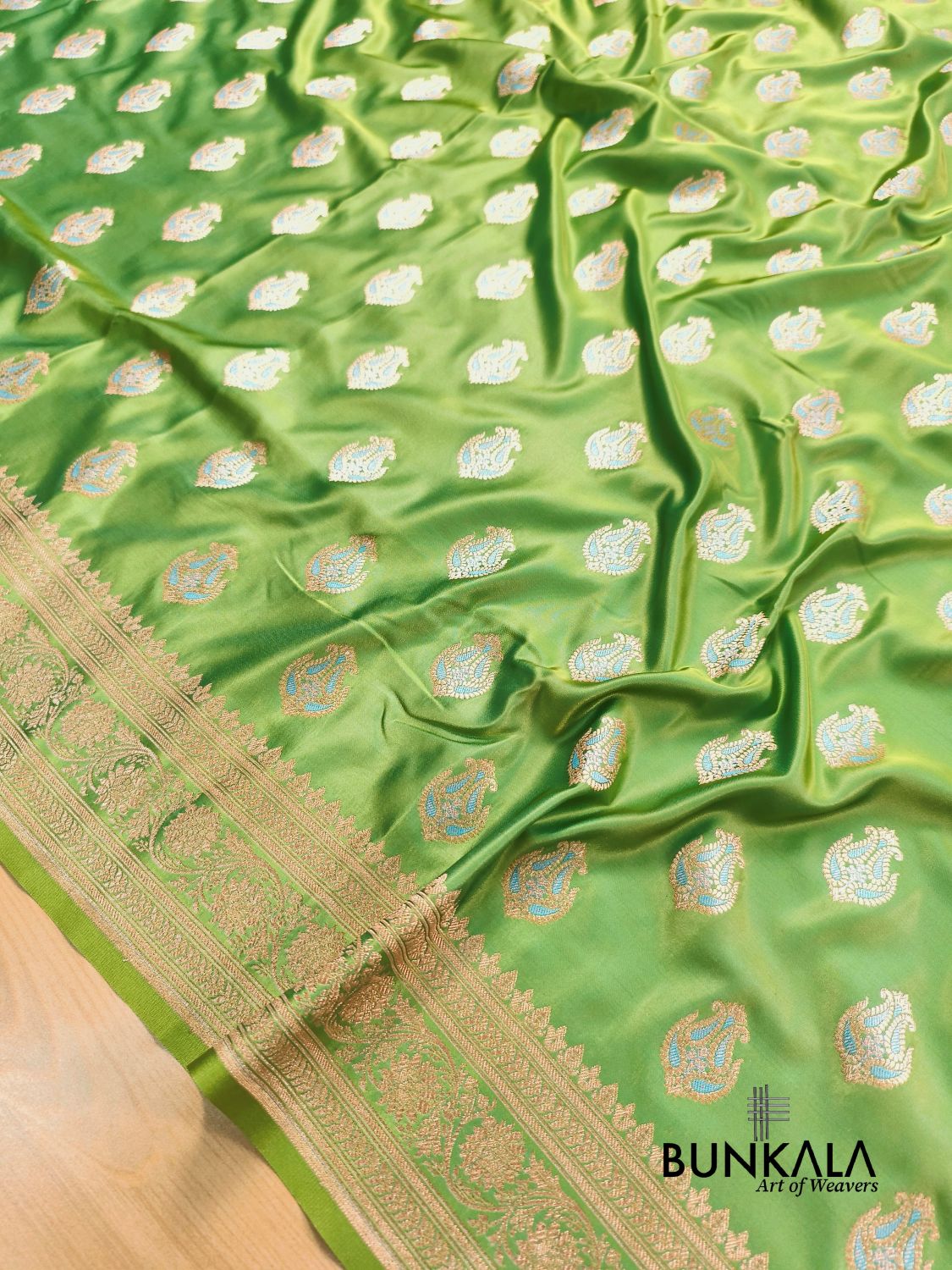 Dual Shade Green Meena Vintage Buti Banarasi Mashru Silk Saree 