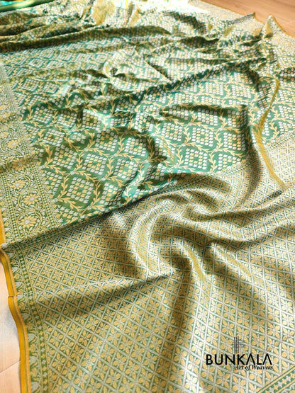 Dual Shade Green Sona Rupa Floral Jaal Banarasi Silk Saree 