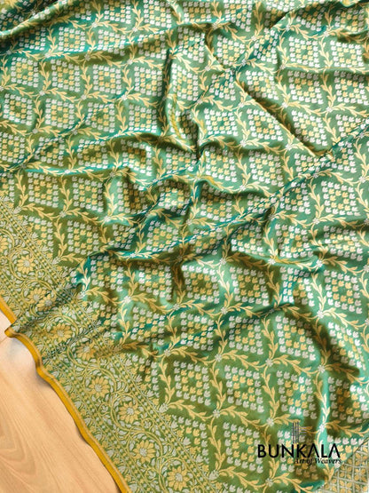 Dual Shade Green Sona Rupa Floral Jaal Banarasi Silk Saree 