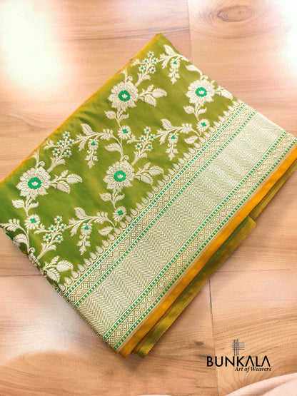 Dual Shaded Green Weaved Meena Floral Jaal Banarasi Mashru Silk Saree 