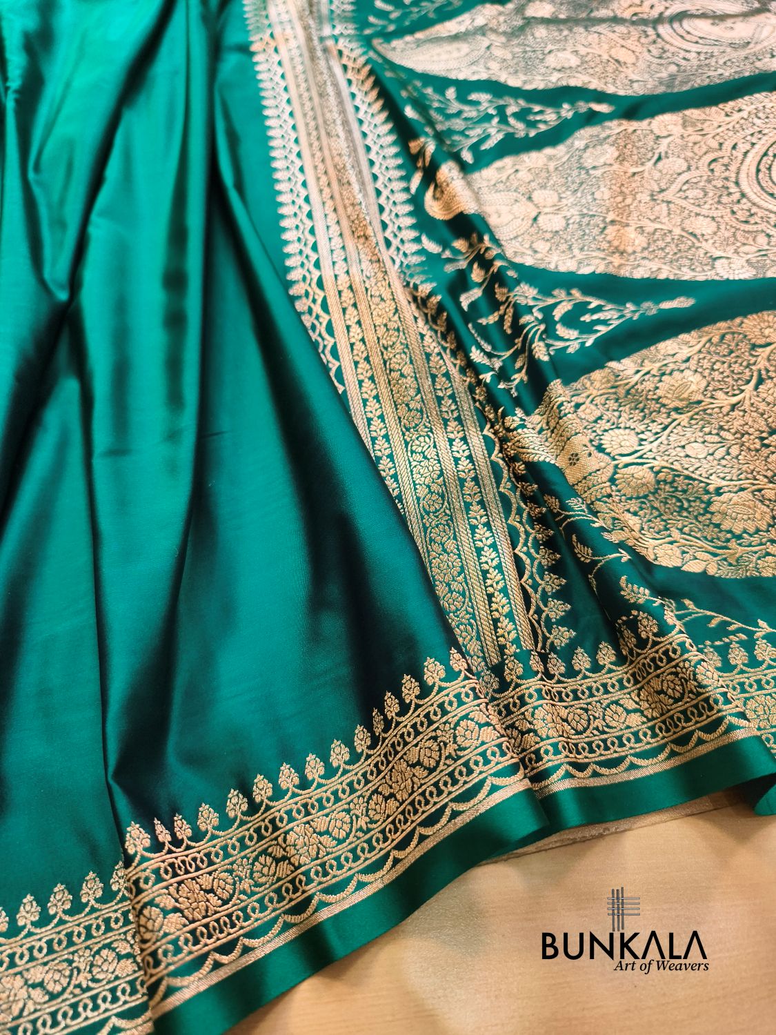 Emerald Green Plain Banarasi Mashru Soft Silk Saree with Paisley Pallu