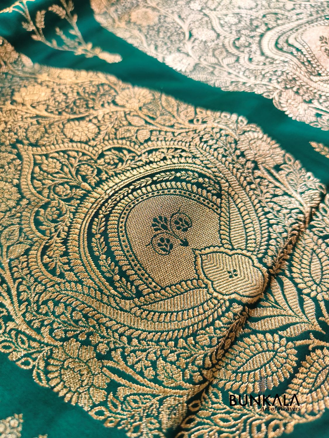 Emerald Green Plain Banarasi Mashru Soft Silk Saree with Paisley Pallu