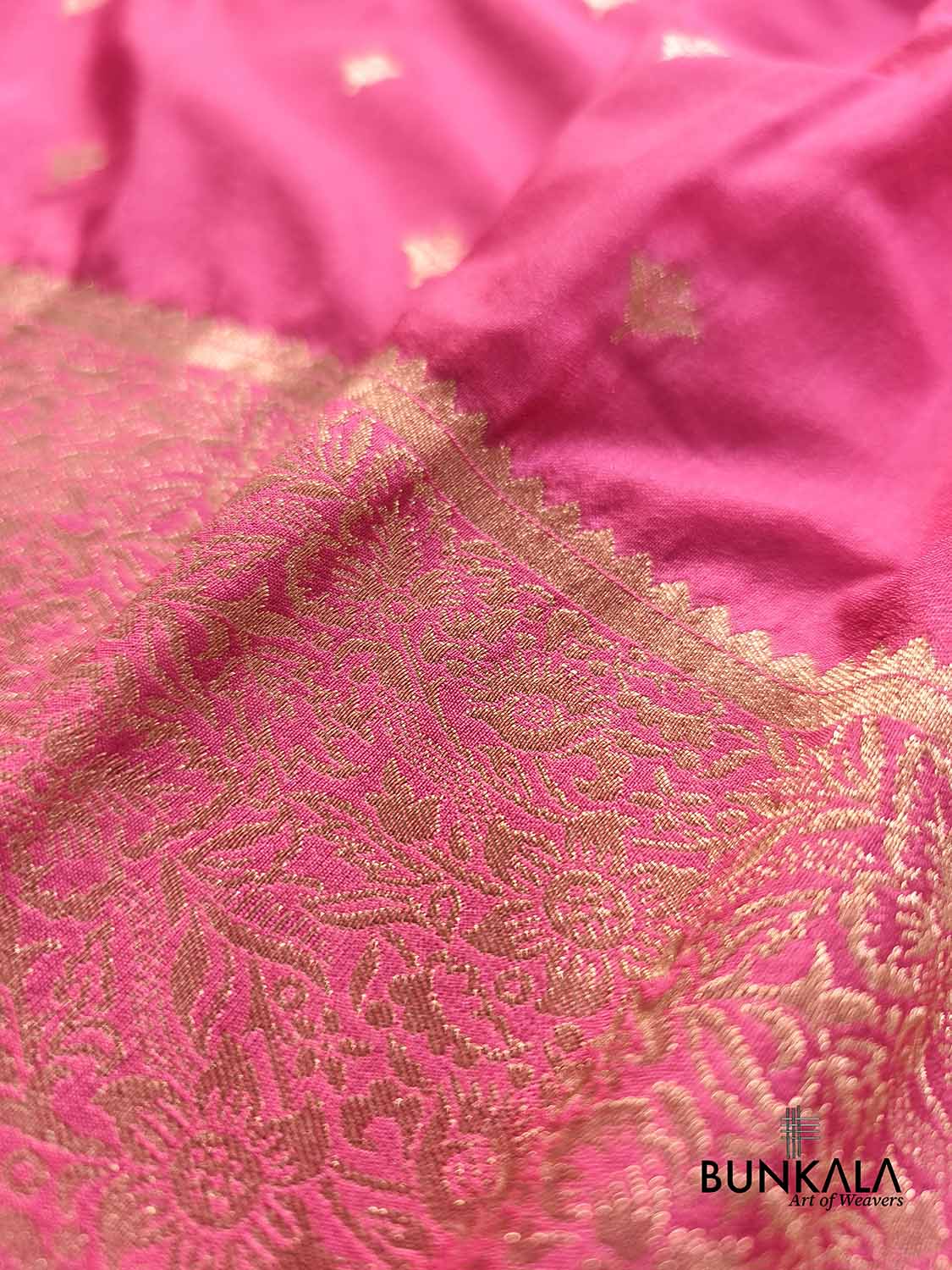 Gazri Pink Sona Zari Buti Banarasi Georgette Saree