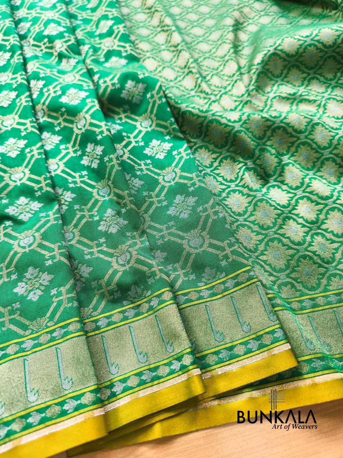 Green Ektara Banarasi Jamdani Geometric Weaved Silk Saree
