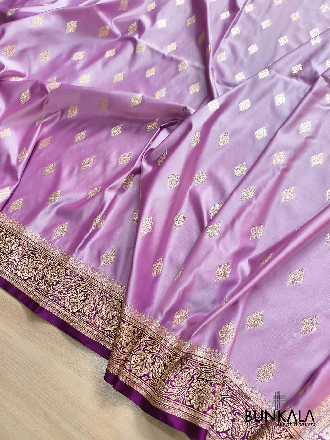 Lavender with Purple Wine Contrast Buti Banarasi Mashru Silk Saree