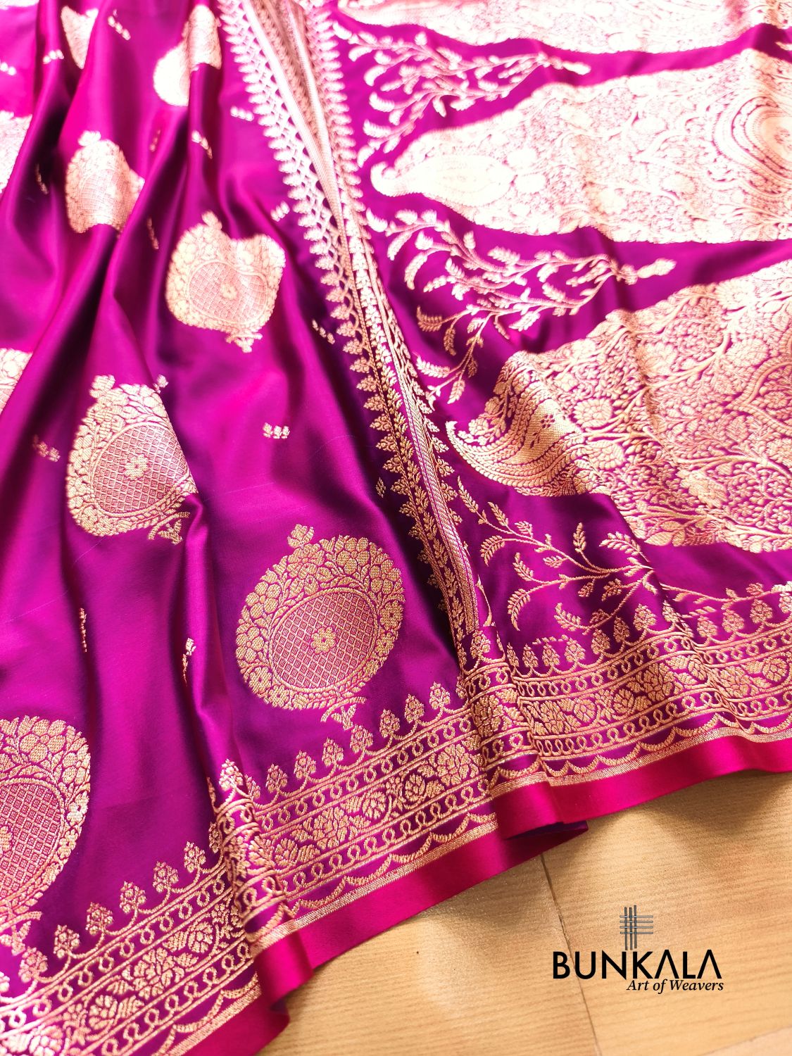 Magenta Pink Buta Banarasi Mashru Soft Silk Saree with Paisley Pallu 