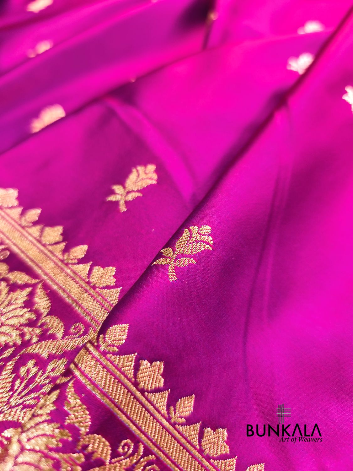 Magenta Pink Buti Banarasi Mashru Soft Silk Saree with Jaal Floral Pallu 