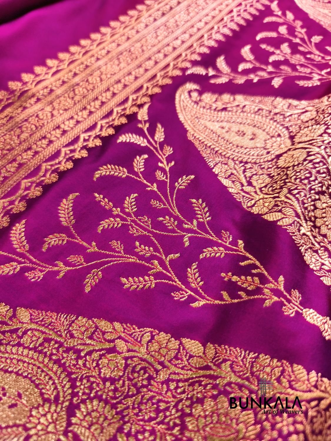 Magenta Pink Plain Banarasi Mashru Soft Silk Saree with Paisley Pallu 