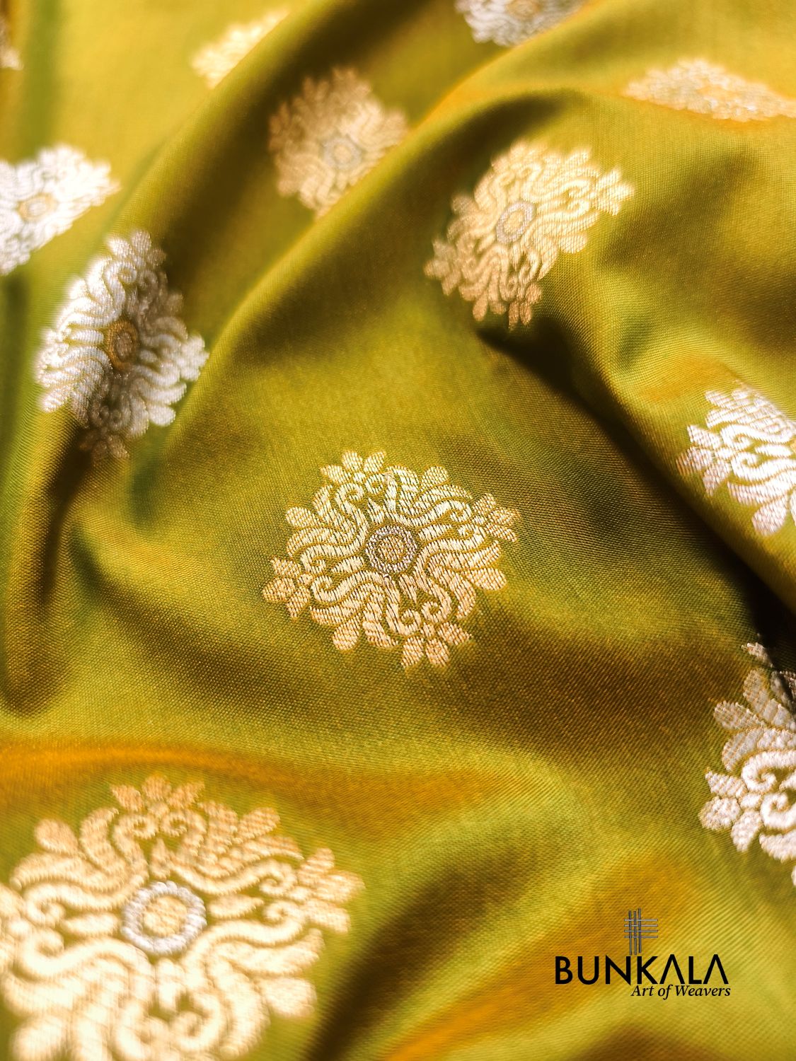 Mehendi Green Sona Rupa Booti Banarasi Silk Saree