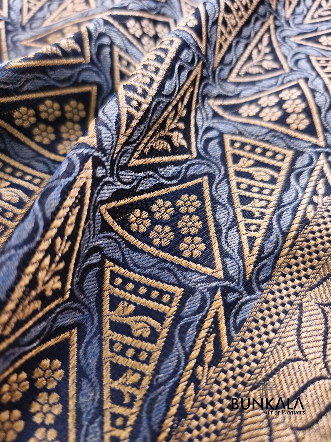 Midnight Blue Geometrical Brocade Banarasi Mashru Silk Saree