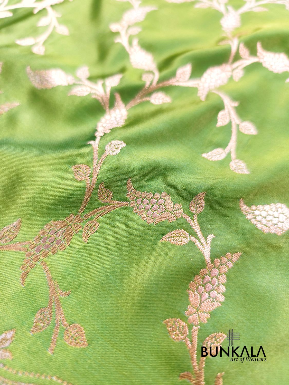 Pastel Green Floral Jaal Banarasi Mashru Silk Saree 