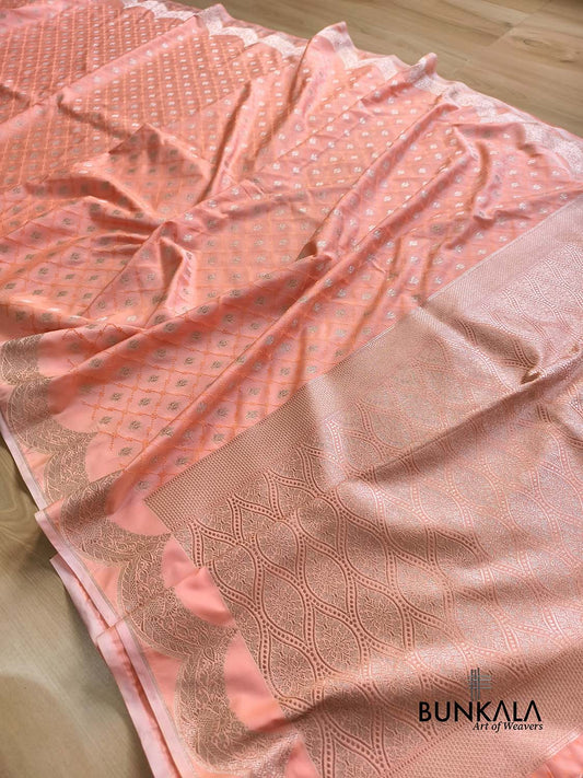 Peach Pink Scalloped Jamewar Weaved Banarasi Mashru Silk Saree