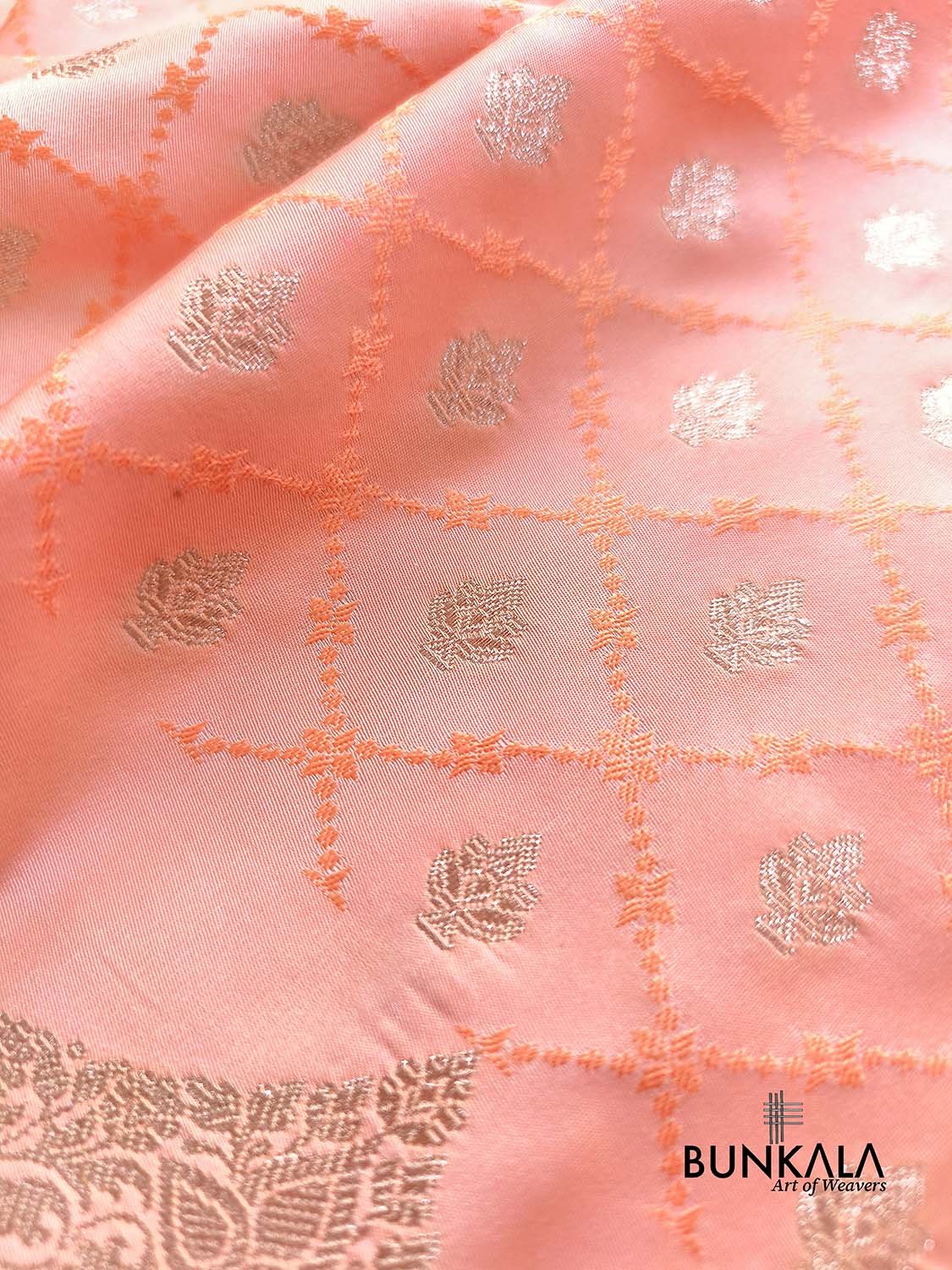 Peach Pink Scalloped Jamewar Weaved Banarasi Mashru Silk Saree