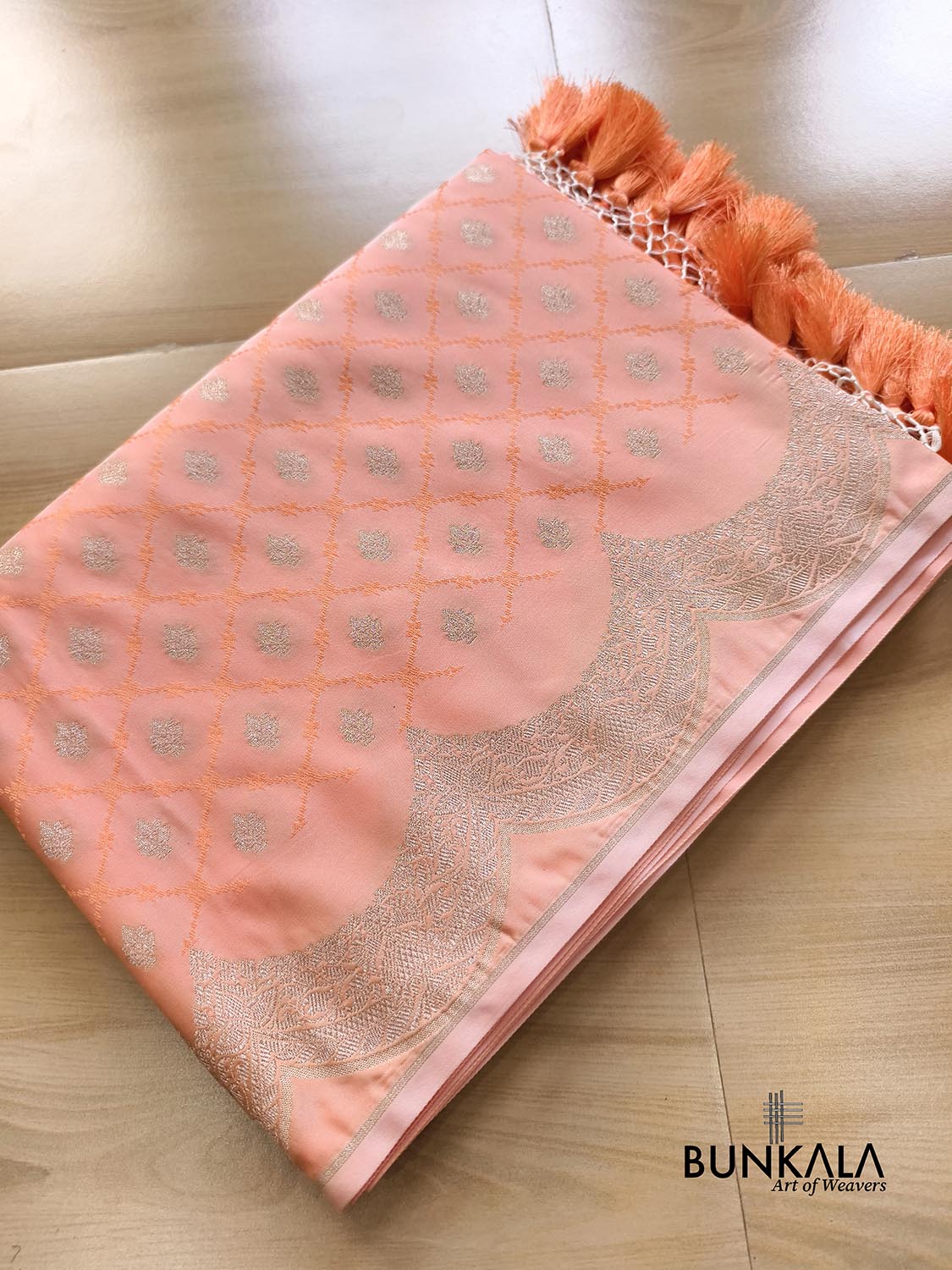 Peach Pink Scalloped Jamewar Weaved Banarasi Mashru Silk Saree