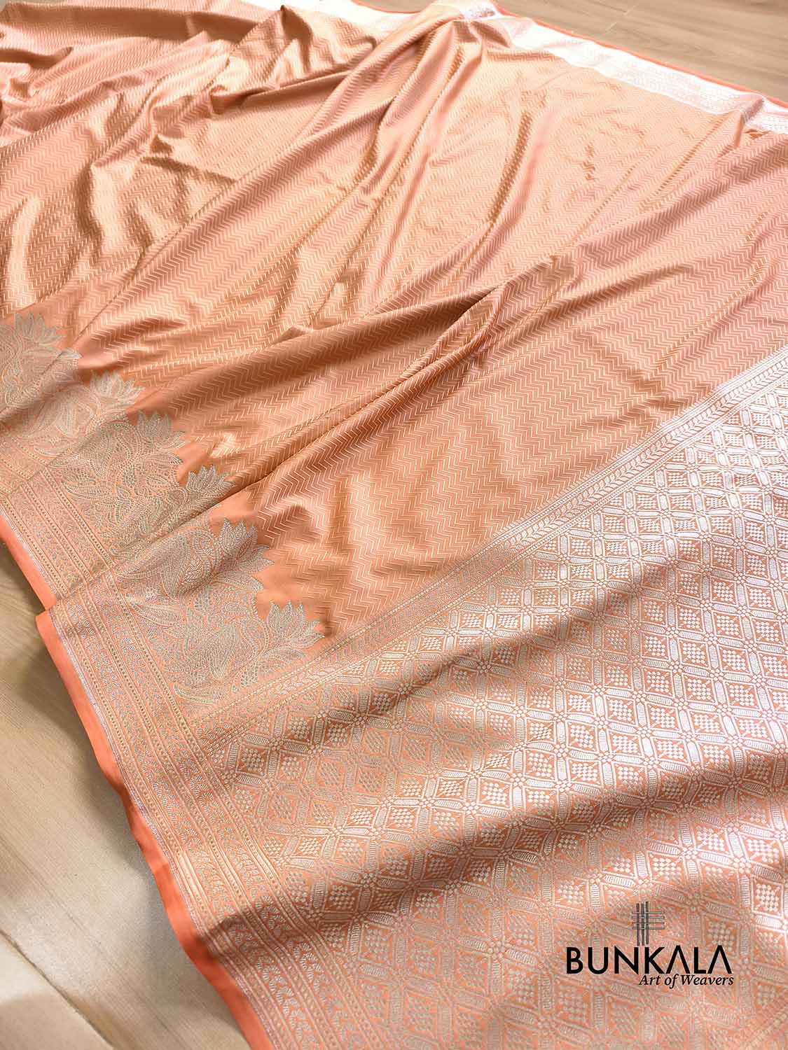 Peach Zig Zag Jamewar Weaved Banarasi Mashru Silk Saree