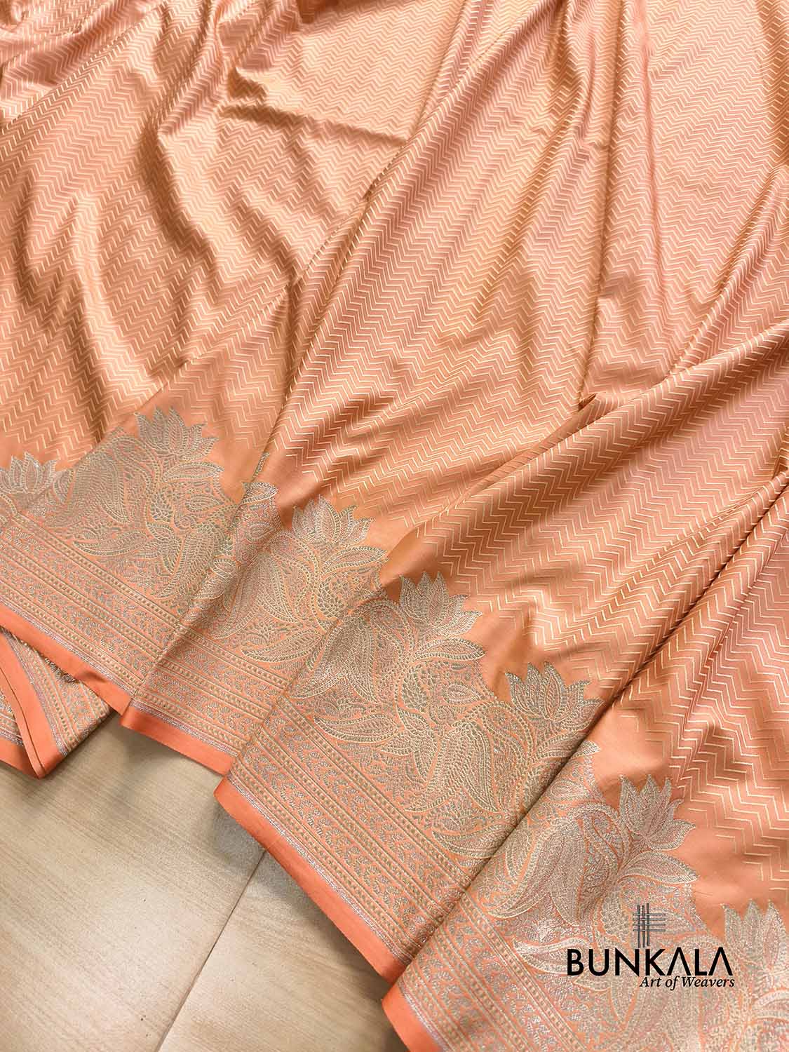 Peach Zig Zag Jamewar Weaved Banarasi Mashru Silk Saree