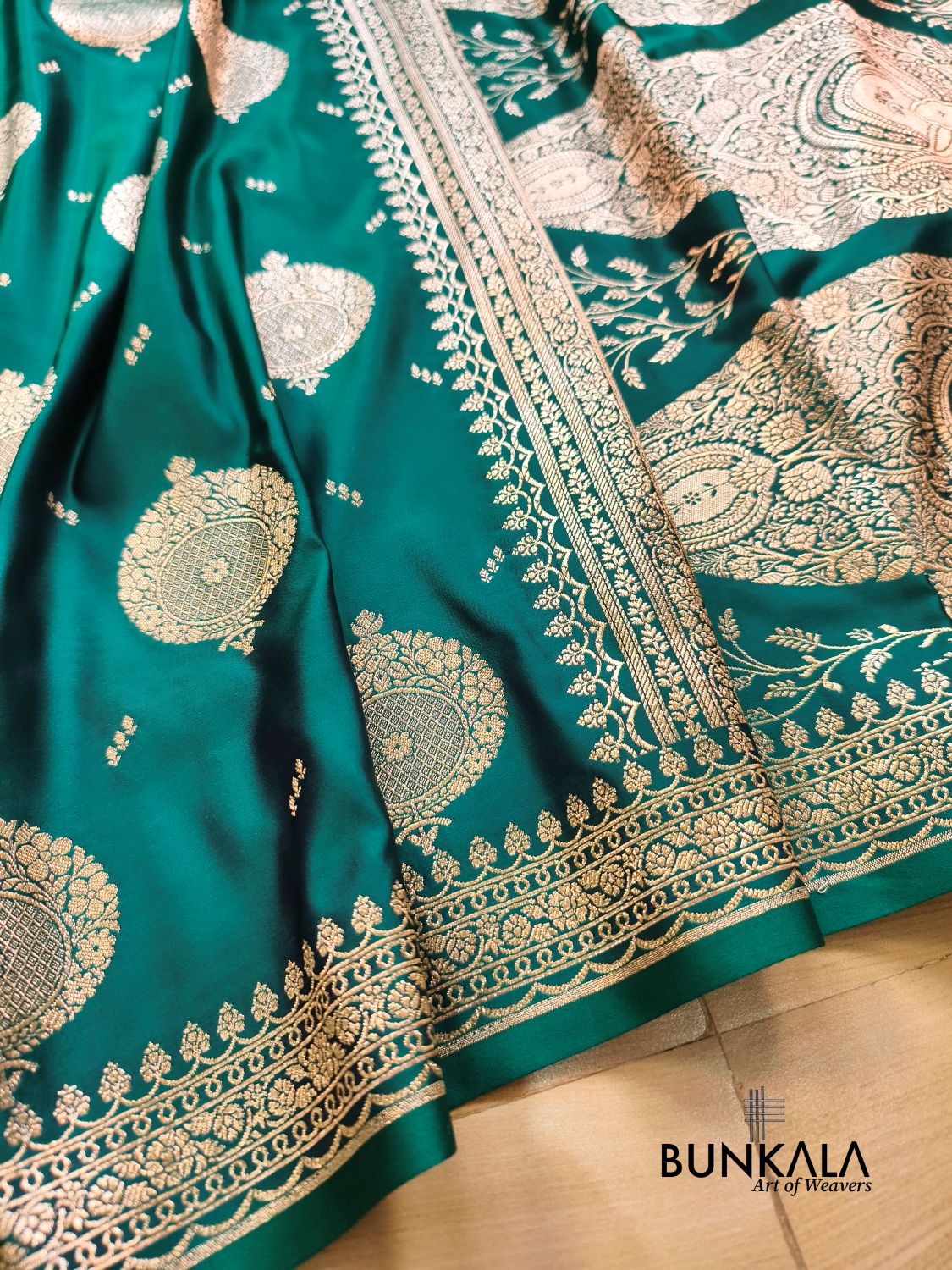 Peacock Green Buta Banarasi Mashru Soft Silk Saree with Paisley Pallu