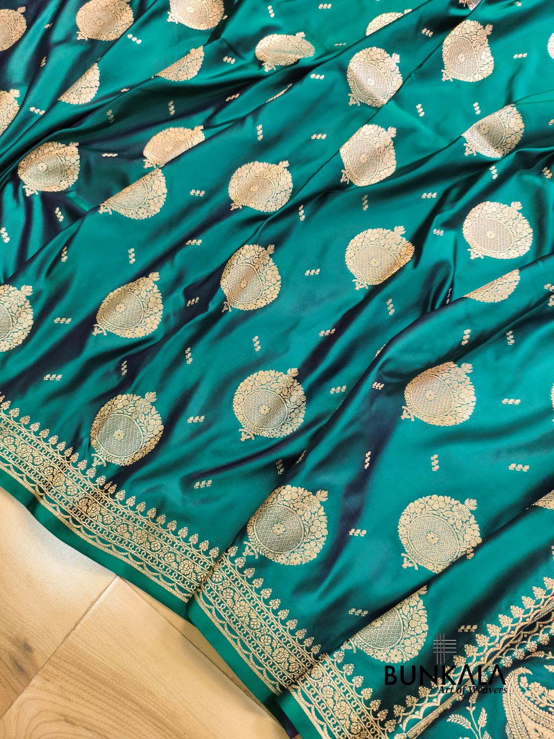 Peacock Green Buta Banarasi Mashru Soft Silk Saree with Paisley Pallu
