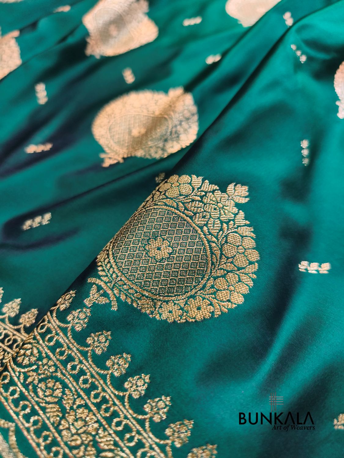 Peacock Green Buta Banarasi Mashru Soft Silk Saree with Paisley Pallu