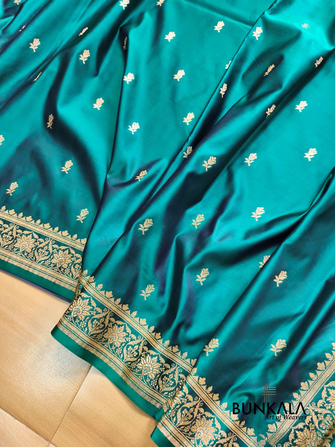 Peacock Green Buti Banarasi Mashru Soft Silk Saree with Jaal Floral Pallu