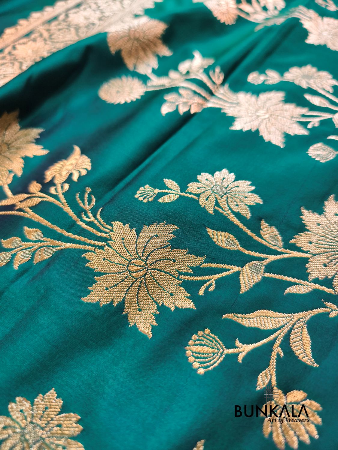 Peacock Green Buti Banarasi Mashru Soft Silk Saree with Jaal Floral Pallu