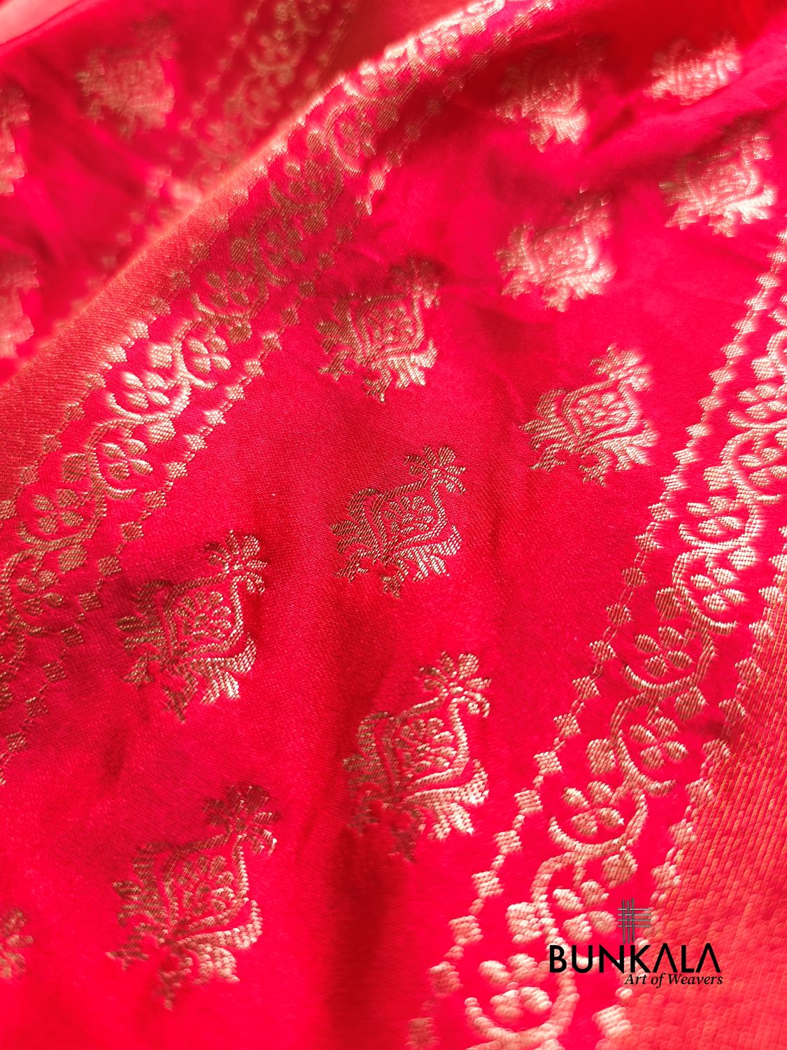 Pinkish Red Peacock Border Handwoven Banarasi Mashru Silk Saree