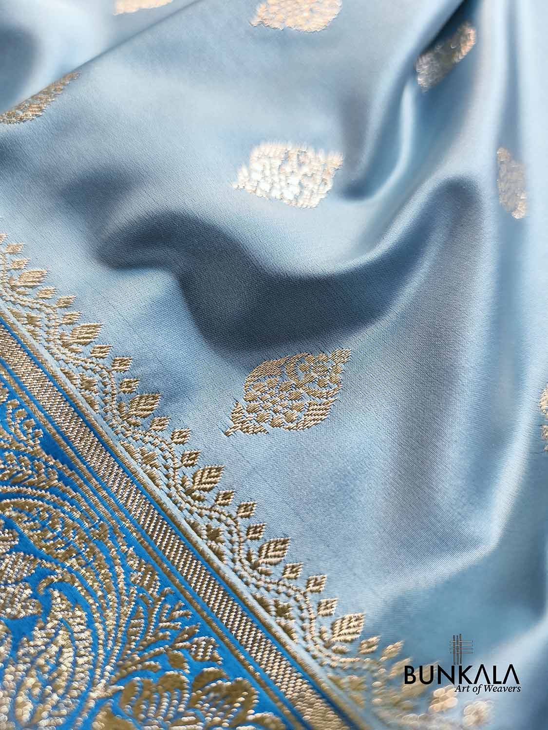 Powder Blue Buti with Contrast Border Pallu Weaved Banarasi Mashru Silk Saree