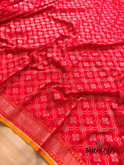 Red Ektara Banarasi Jamdani Geometric Weaved Silk Saree